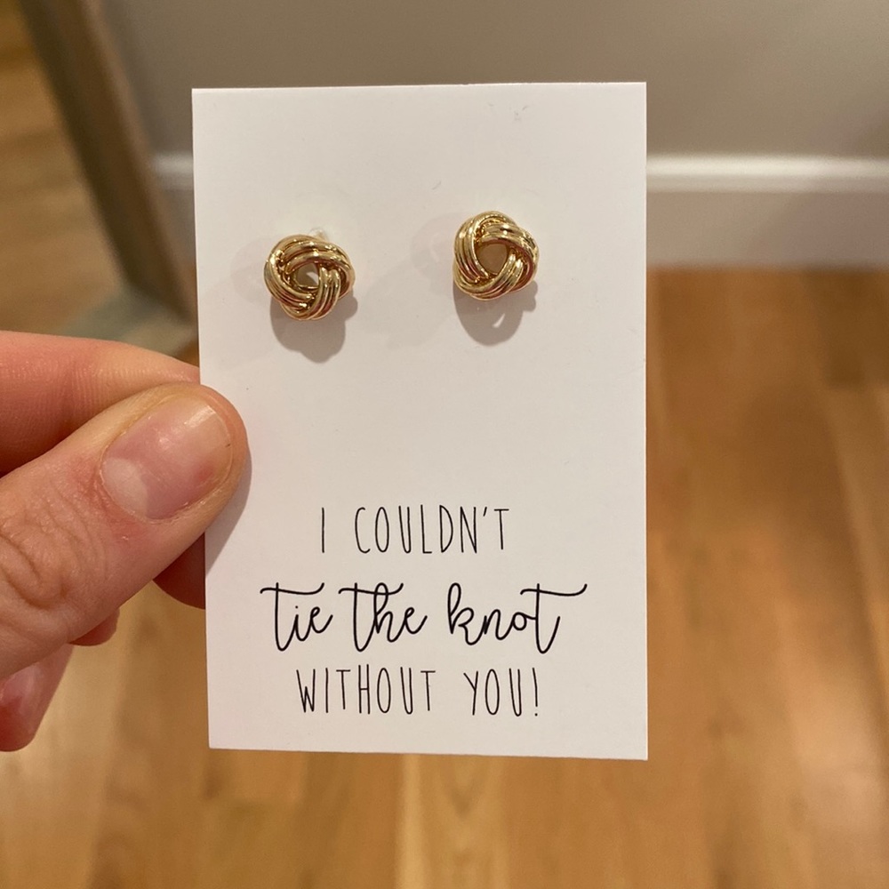 Gold knot earrings